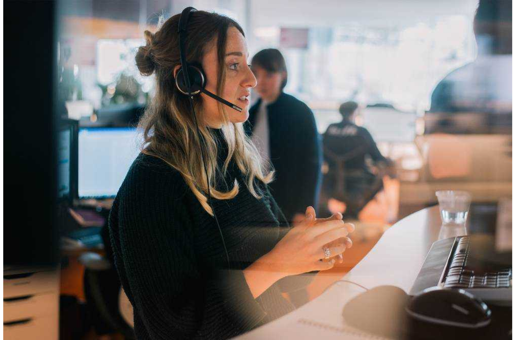 A customer service specialist on the phone with a customer